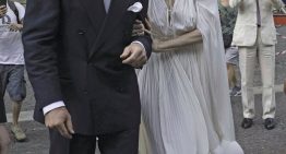Una supermodelo de los 90 se casó acompañada de sus tres hijos tras 25 años en pareja