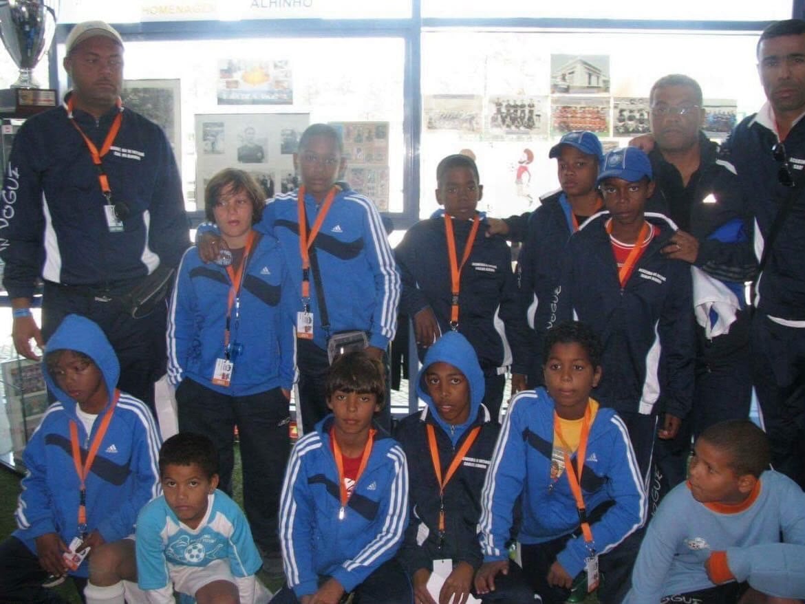 Su hijo Caetano en el equipo de Sao Vicente. Primera vez que Cabo Verde participó en las Olimpíadas de 2014