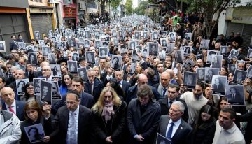 Duro reclamo del titular de la AMIA a la Justicia en el acto por los 32 años del atentado: “Es incomprensible esta lentitud”