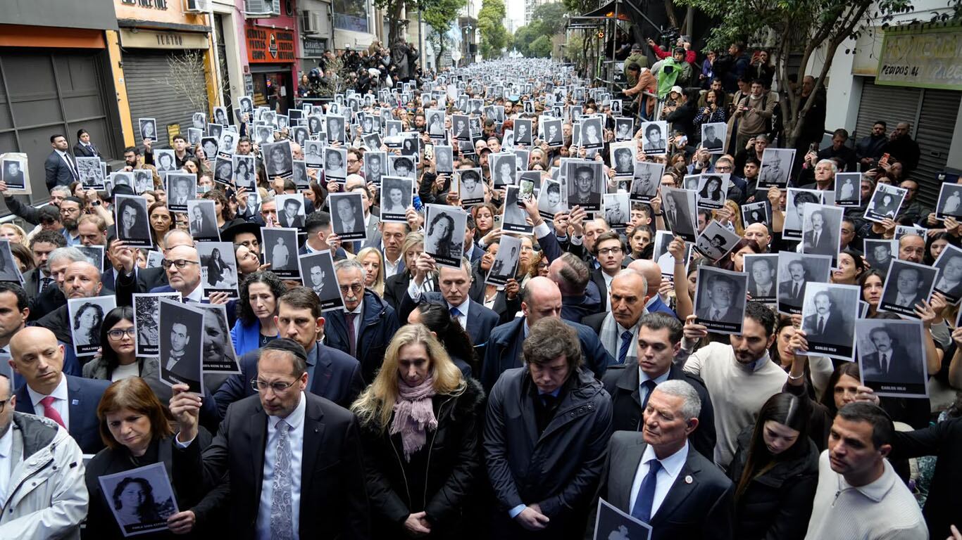Javier Milei participó del acto en conmemoración del 32° aniversario del atentado contra la Asociación Mutual Israelita Argentina (AMIA). (Foto: Presidencia)