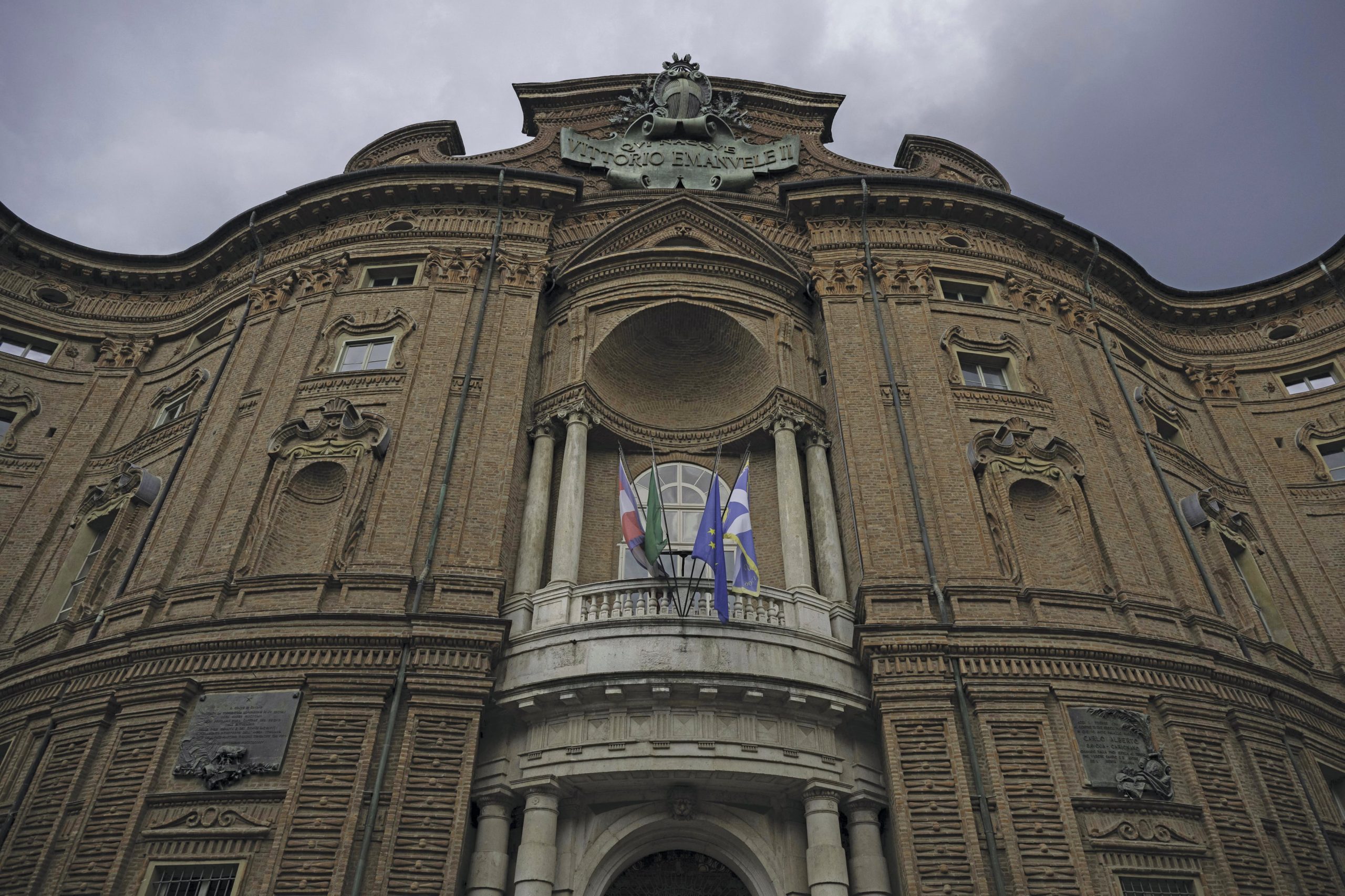 Con el majestuoso Palacio Carignano como telón de fondo, Eva y Giorgio celebraron su ceremonia civil en uno de los edificios más emblemáticos de Turín