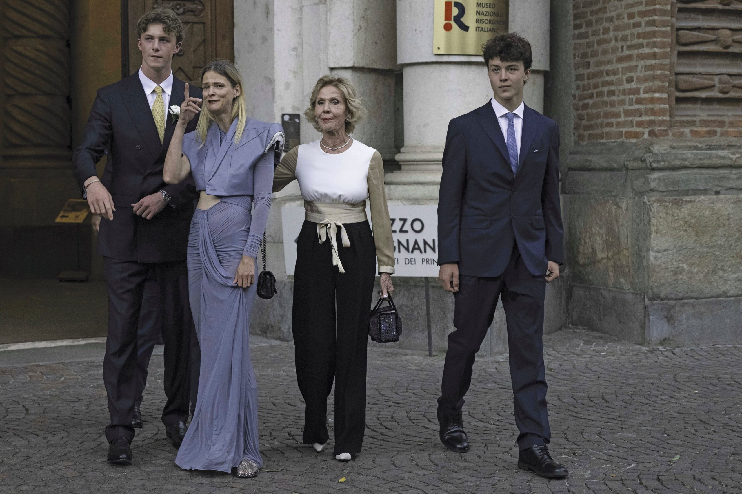George Marsiaj, el hijo mayor de Eva y Giorgio, junto a la supermodelo Carmen Kass acompañada por su madre