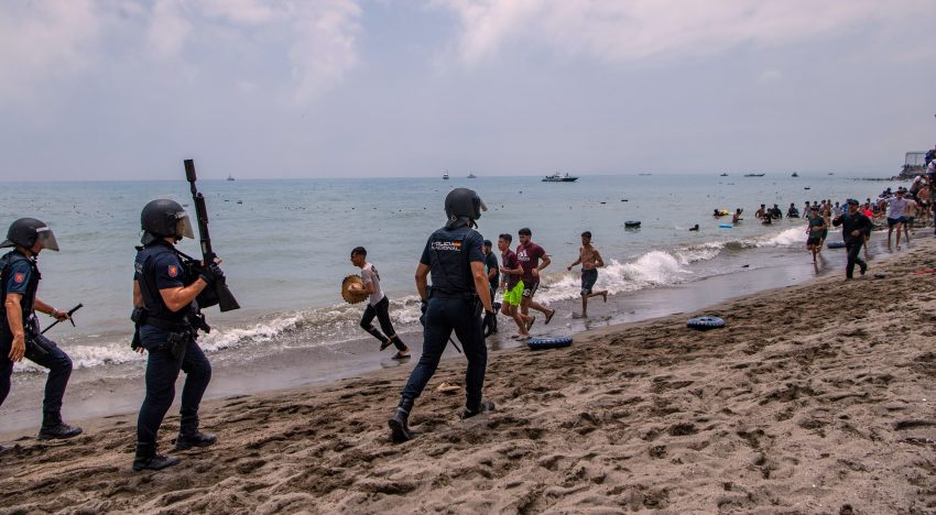 Última hora de la entrada de inmigrantes a Ceuta, en directo | El Gobierno moviliza al Ejército para hacer frente a la crisis en Ceuta