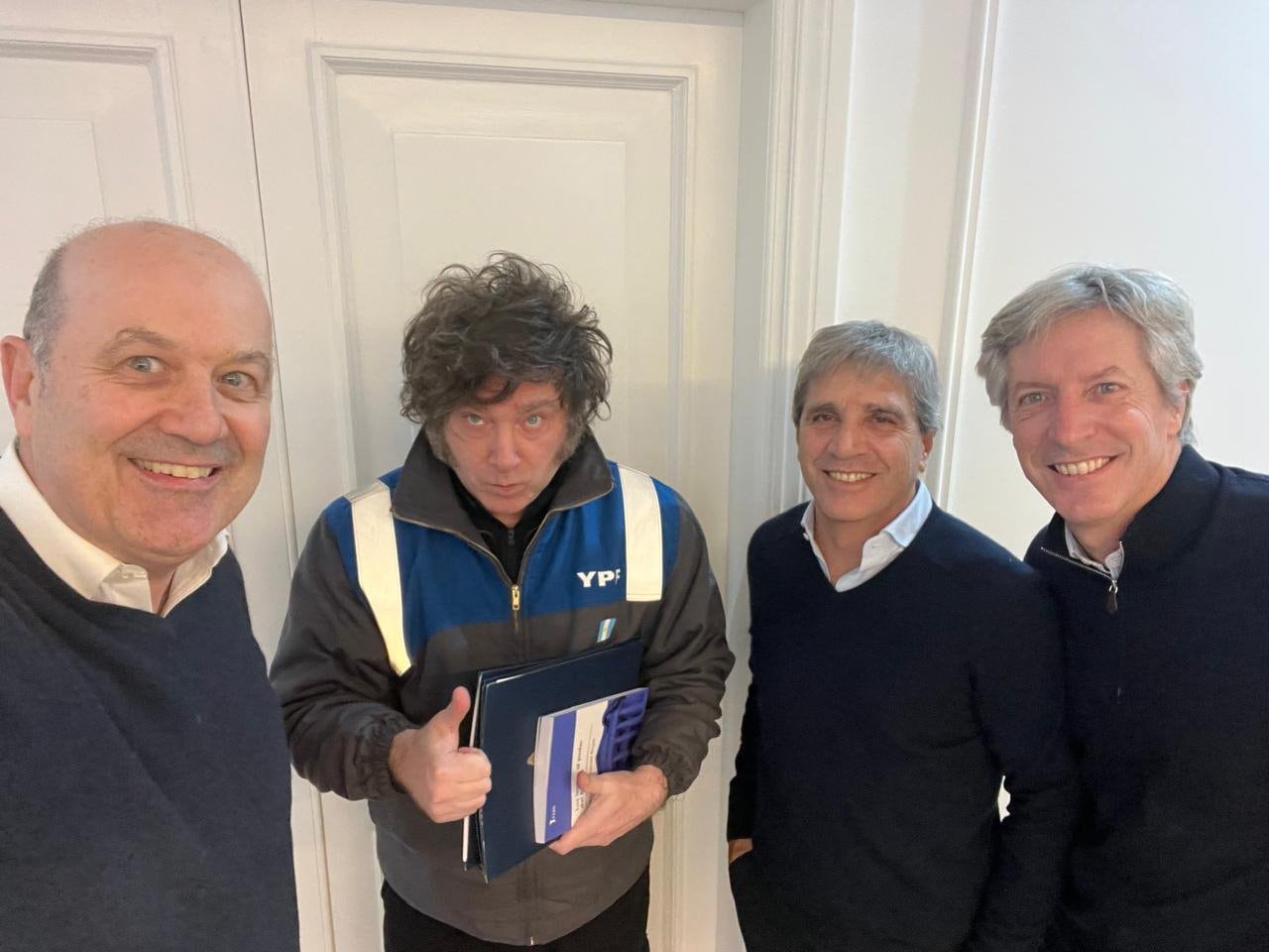 El presidente Javier Milei con Stuzenegger, Caputo y Bausili