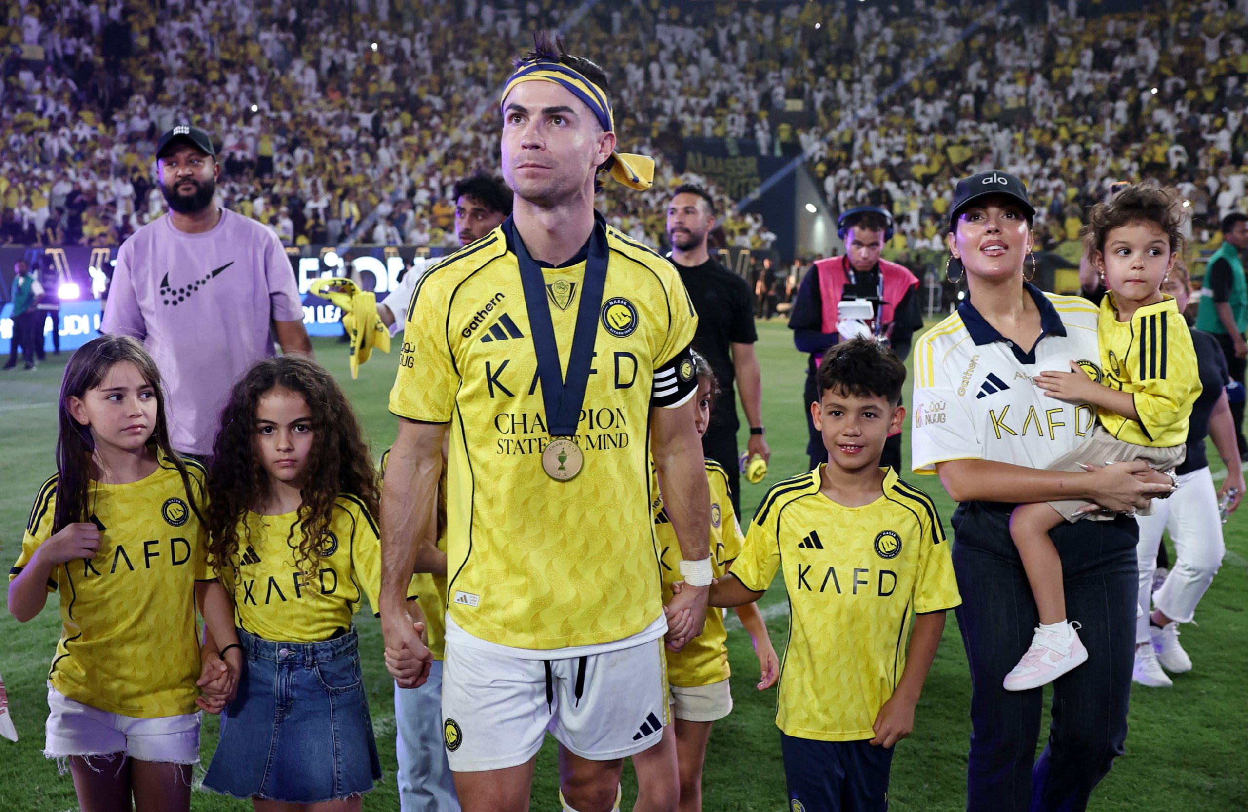 Georgina Rodriguez con Ronaldo. (Foto: REUTERS/Hamad I Mohammed)