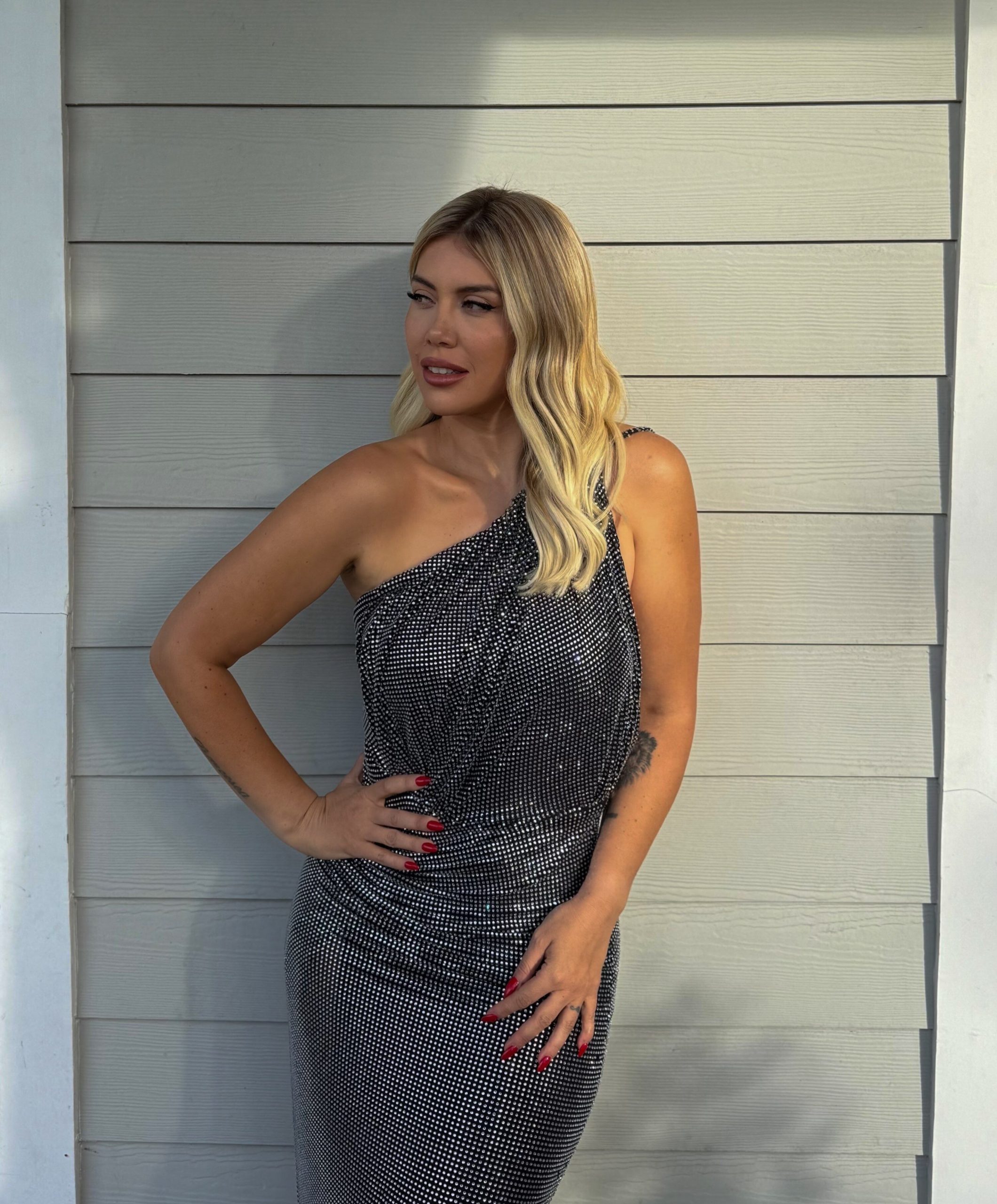 Wanda Nara deslumbró con vestidos de elegancia magnética y apuestas en bikinis animal print Foto: @wanda_nara