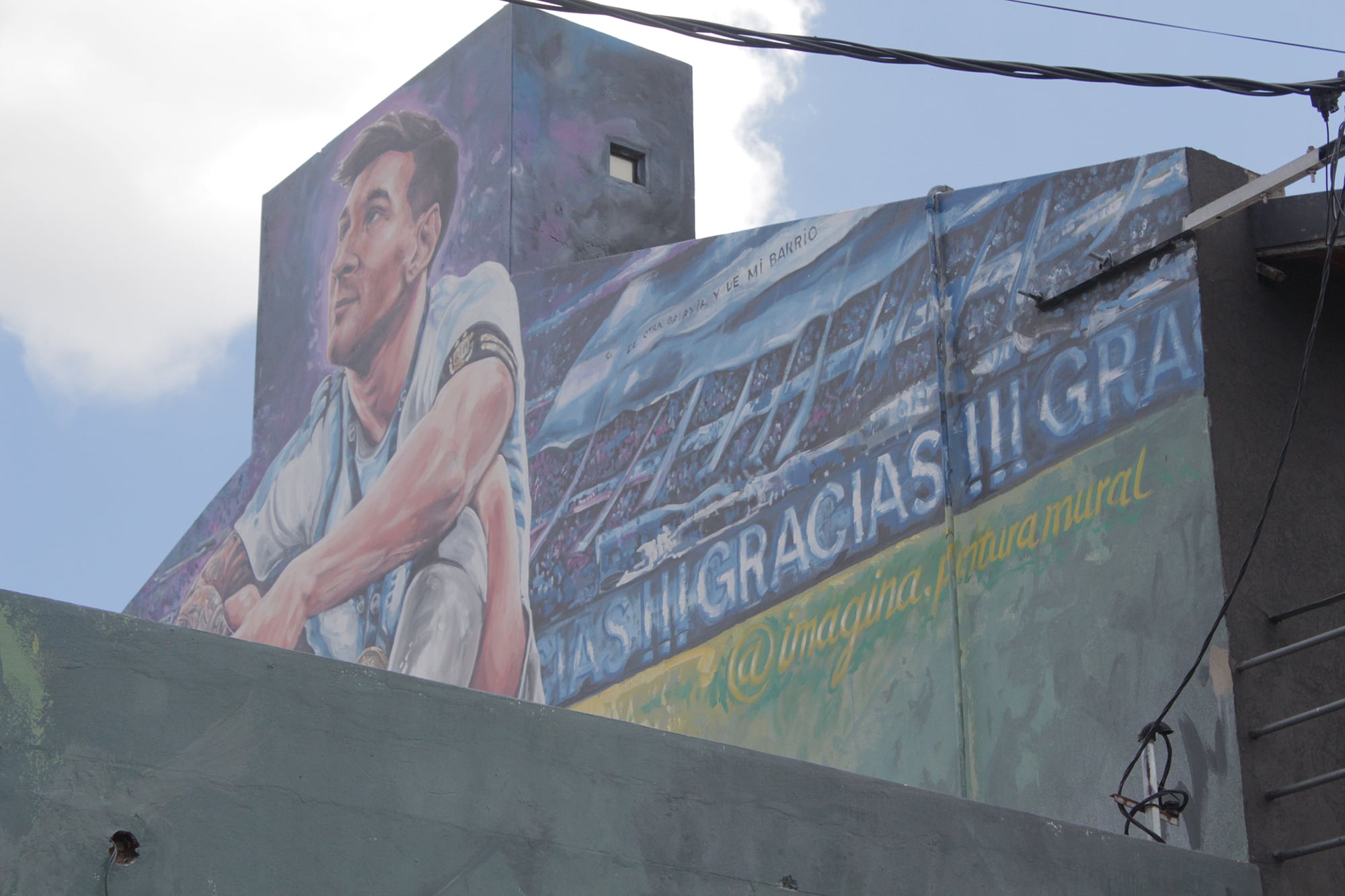 El mural pintado sobre la casa donde Messi pasó su infancia 