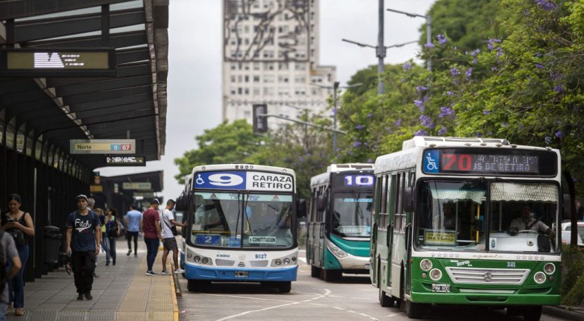 Cómo viajar con hasta 100% de reintegro en colectivo y subte en julio de 2026: todos los descuentos del mes