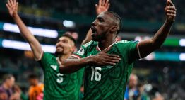 La agresión que sufrió un grupo de periodistas a manos de hinchas mexicanos tras el partido en el Azteca