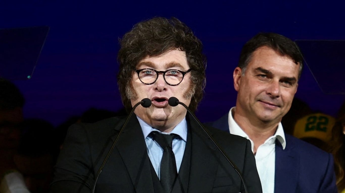 Javier Milei participó del lanzamiento de candidatura de Flávio Bolsonaro. (Foto: Reuters).