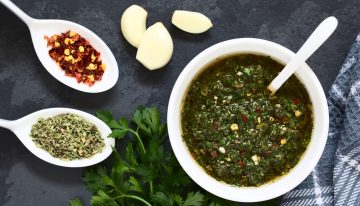 Qué es el chimichurri y cómo hacerlo en simples pasos