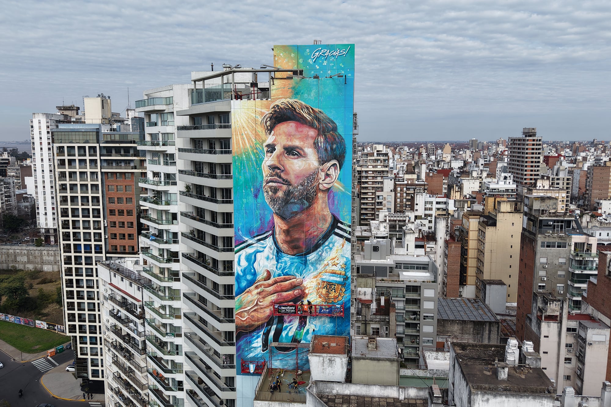 Con 69 metros de altura, este mural se convirtió en el homenaje de mayores dimensiones que Rosario 