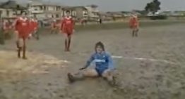 Maradona y un ensayo general en el barro de Nápoles antes de enfrentar a Inglaterra