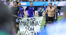 La FIFA anunció que investigará la bandera de Malvinas que desplegaron los jugadores de la selección argentina