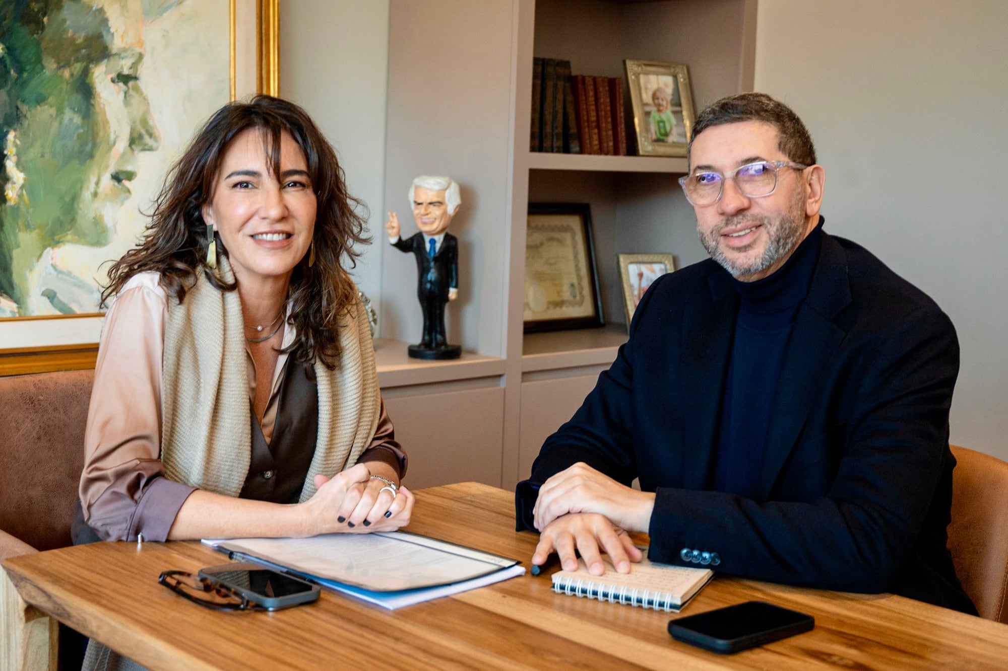 Natalia de la Sota y Juan Manuel Olmos, en la oficina de la diputada en la ciudad de Córdoba
