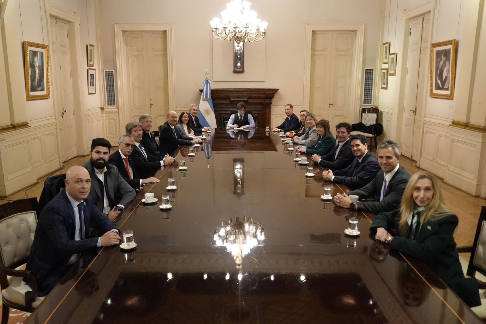 Javier Milei y sus ministros, en la última reunión de Gabinete el 9 de julio en la Casa Rosada