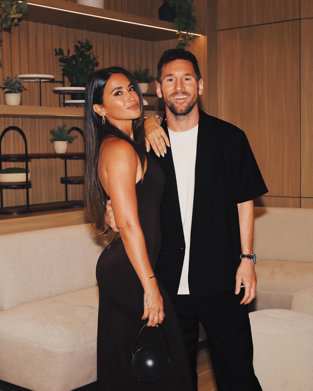 Lionel Messi y Antonela Roccuzzo desplegaron elegancia. (Foto: Instagram/@antonelaroccuzzo)