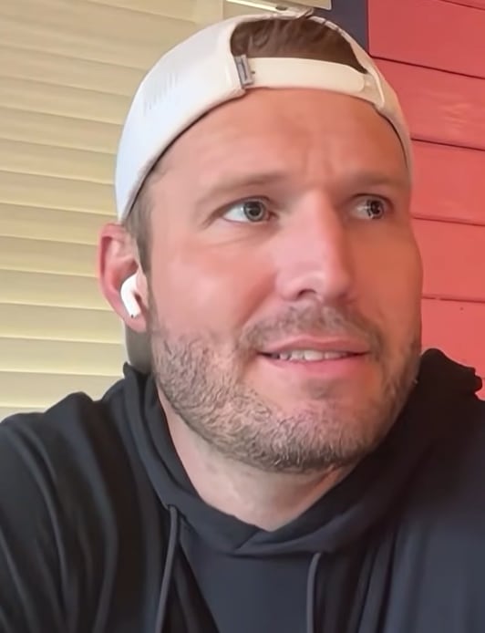 Brian Hickerson durante una de las pocas charlas que dio con la prensa. (Foto: captura de YouTube/TMZ)