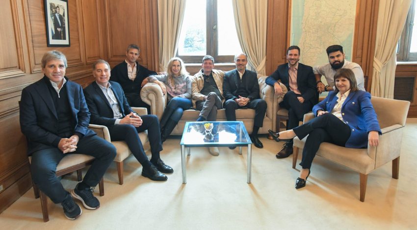 La mesa política del Gobierno definió avanzar en la negociación parlamentaria con los aliados y sumará a Sandra Pettovello