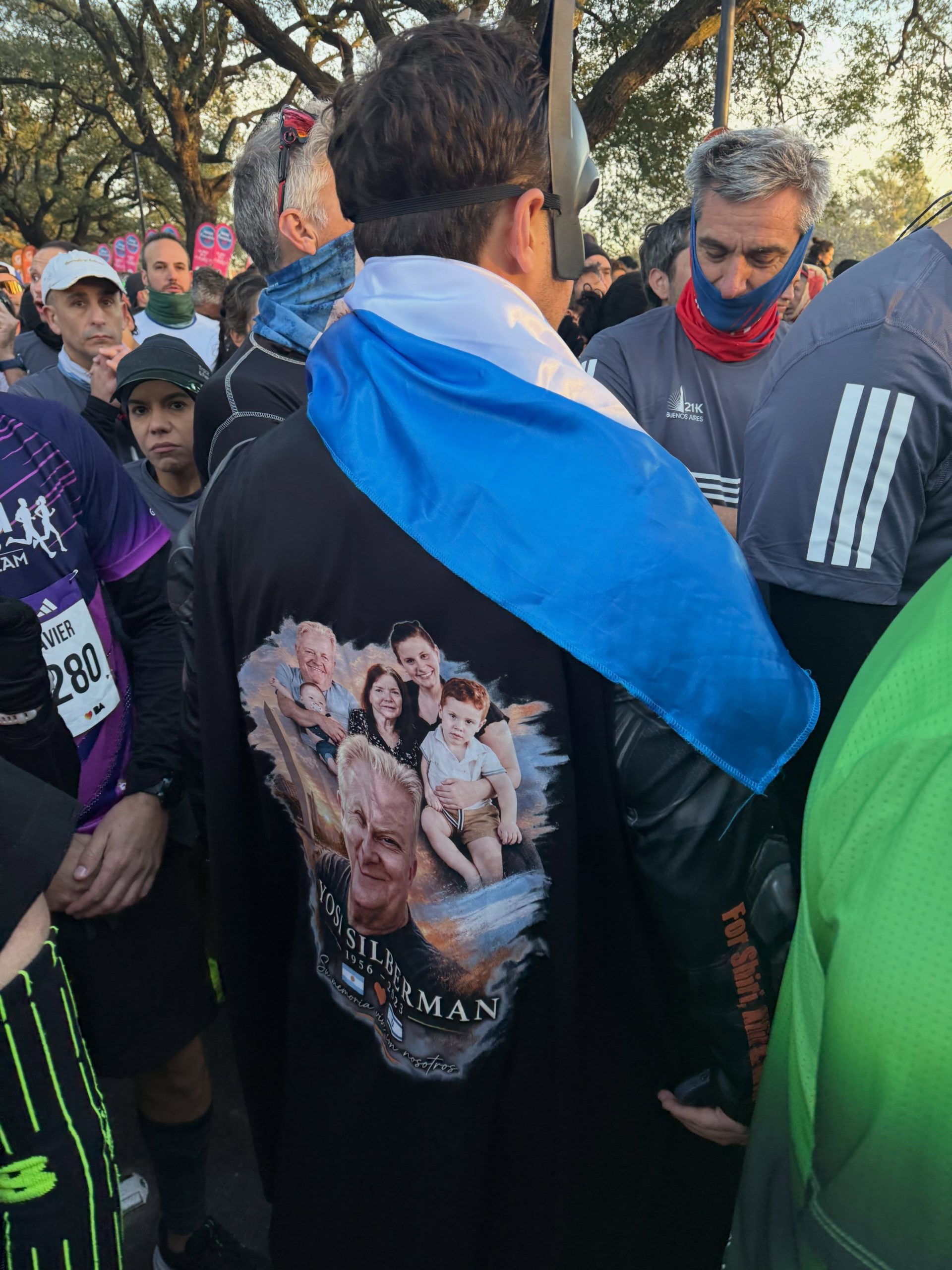 El homenaje del corredor a la familia Bibas-Silberman (Foto: IG/@thejewishfitnesscoach)