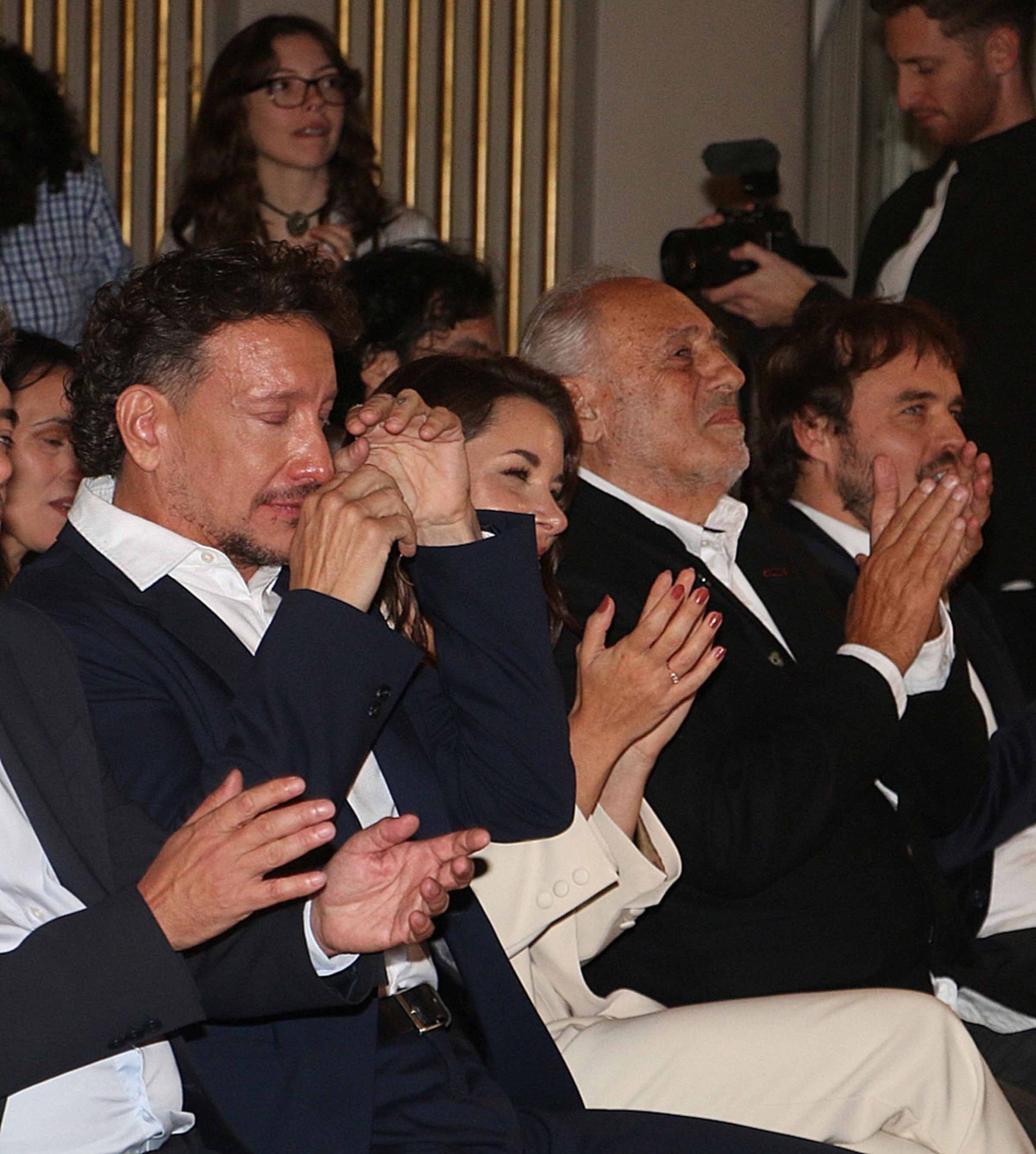 La emoción de Nico Vázquez durante el reconocimiento. (Foto: Movilpress)