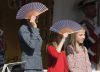 Del más original al más español. Cuál es el accesorio que no puede faltarle a la reina Letizia en los meses de calor