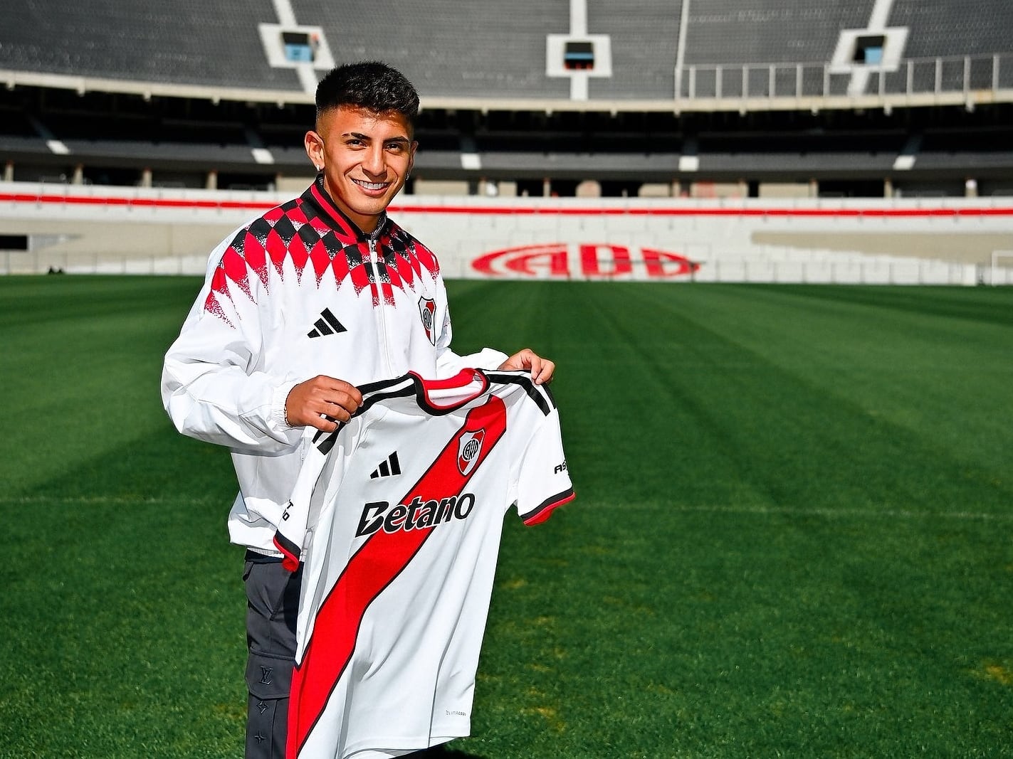 Thiago Almada, flamante refuerzo de River