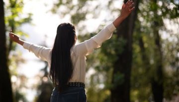 Los expertos en psicología coinciden: las personas que agradecen excesivamente los pequeños favores no son solo agradecidas