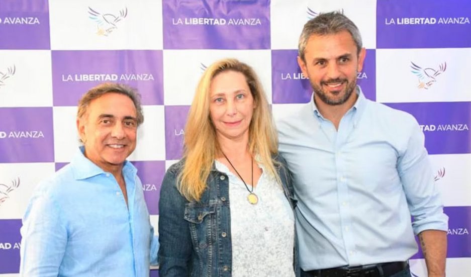 Tomás Figueroa, el referente de La Libertad Avanza en Santiago del Estero, junto con Karina Milei y Martín Menem