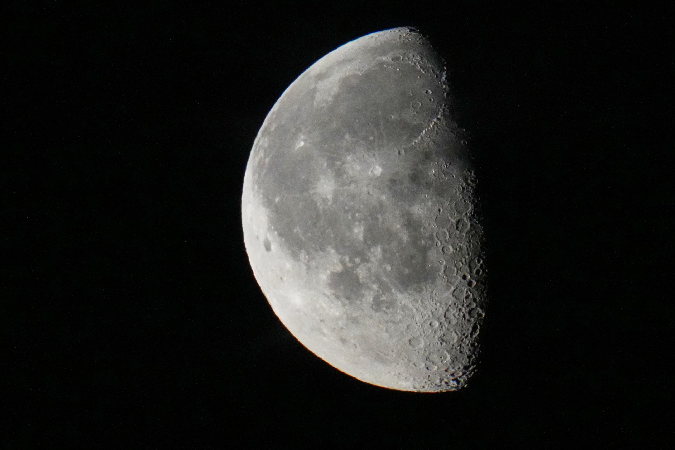 Durante el evento, la Tierra se ubicará entre el Sol y la Luna y proyectará su sombra sobre nuestro satélite natural.  (Foto AP/Sergei Grits).