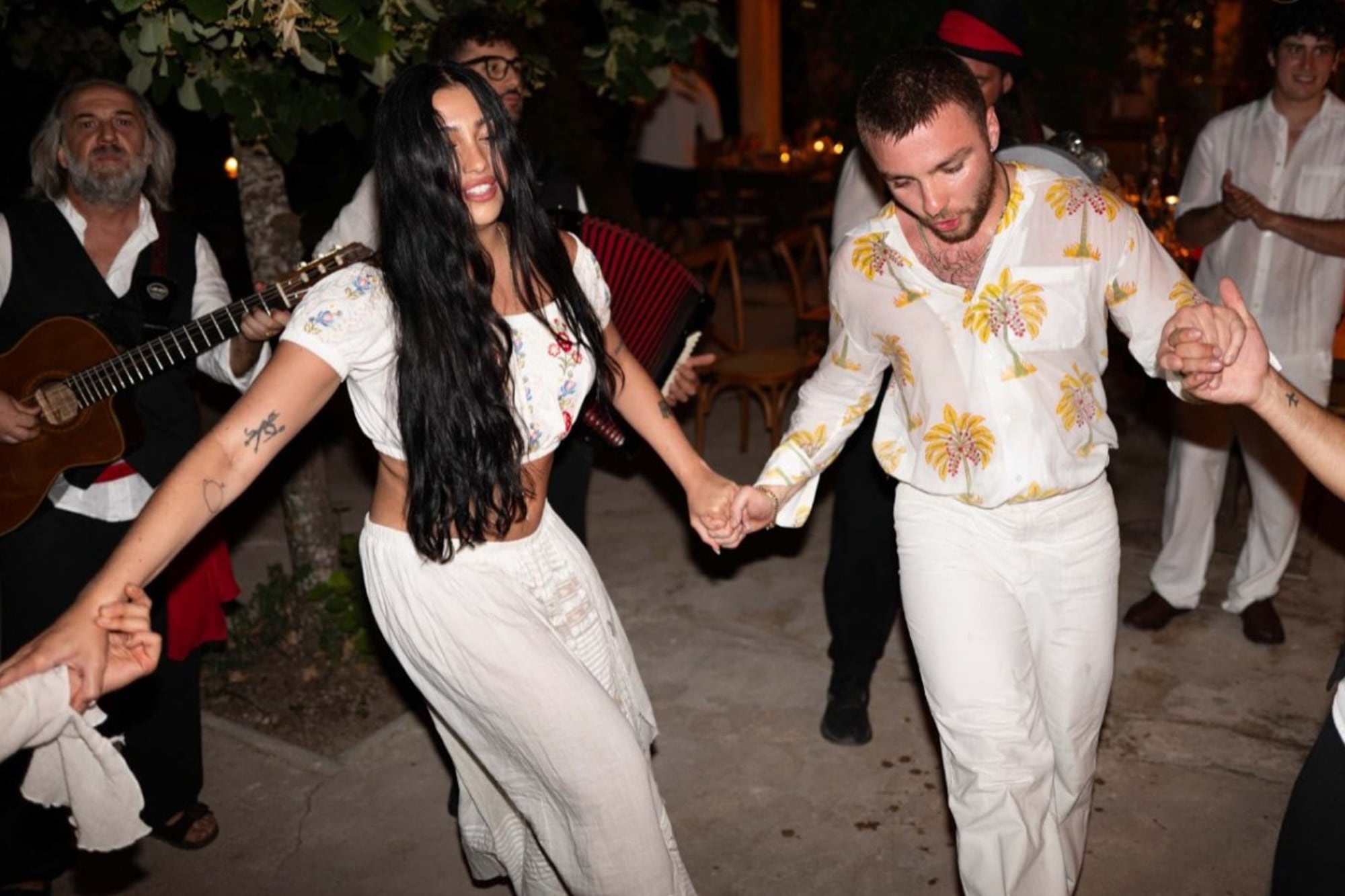 Durante la velada, Lourdes y Rocco se animaron a bailar las tradicionales danzas griegas 