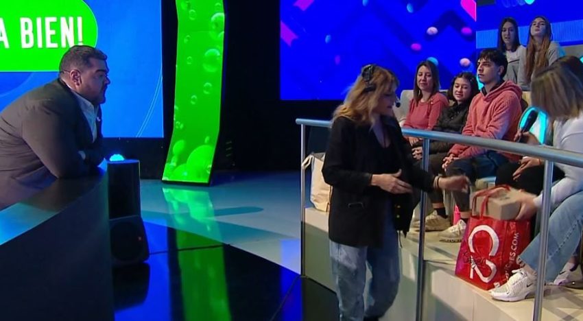 “Sos un desubicado”: la reacción de Darío Barassi cuando un participante de “Ahora Caigo” piropeó a una productora en vivo