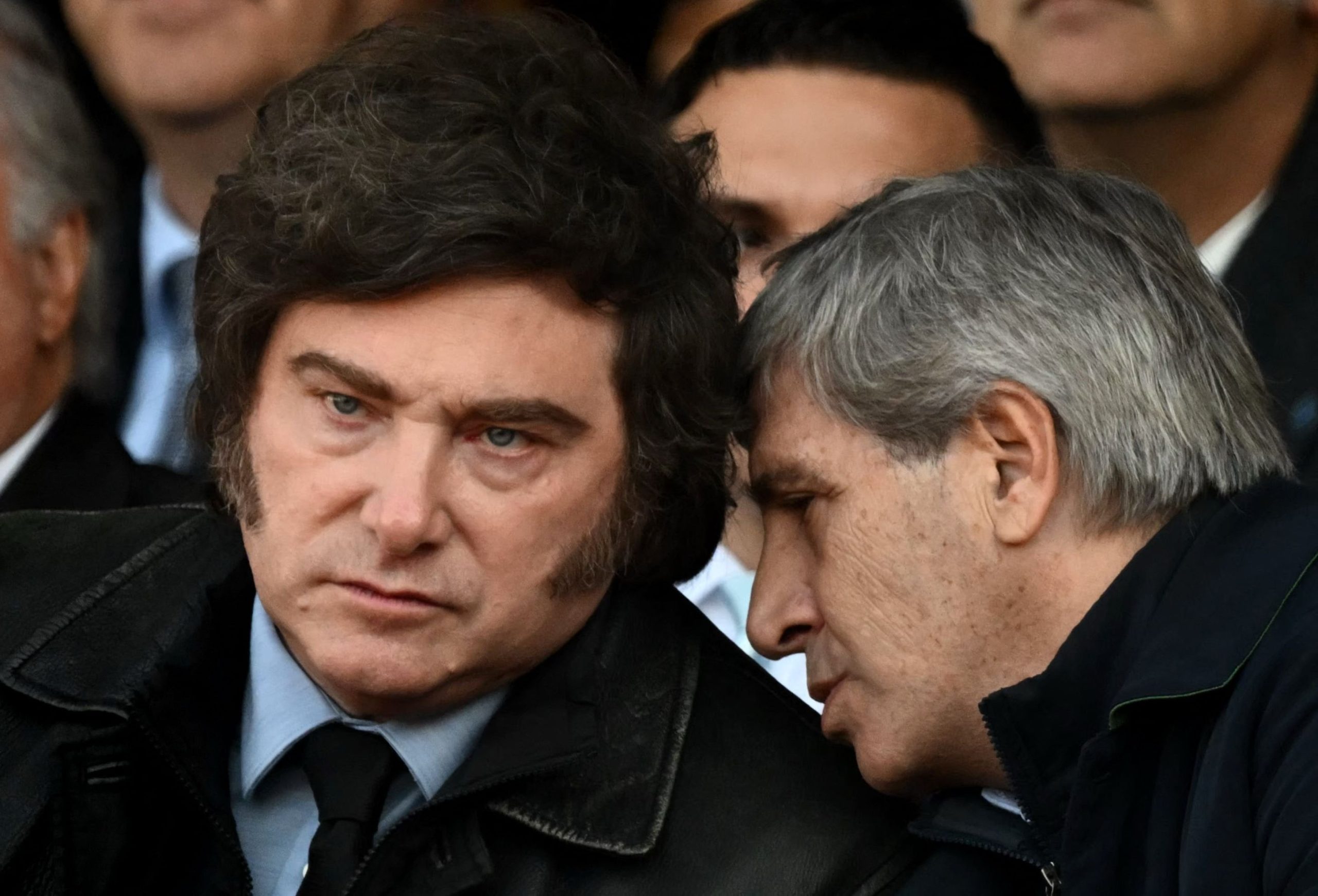 El Presidente junto a Luis Caputo, ministro de Economía de la Nación