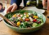 Sal, aceite o vinagre: un chef con cinco estrellas Michelin explica cuál es el orden correcto para condimentar una ensalada