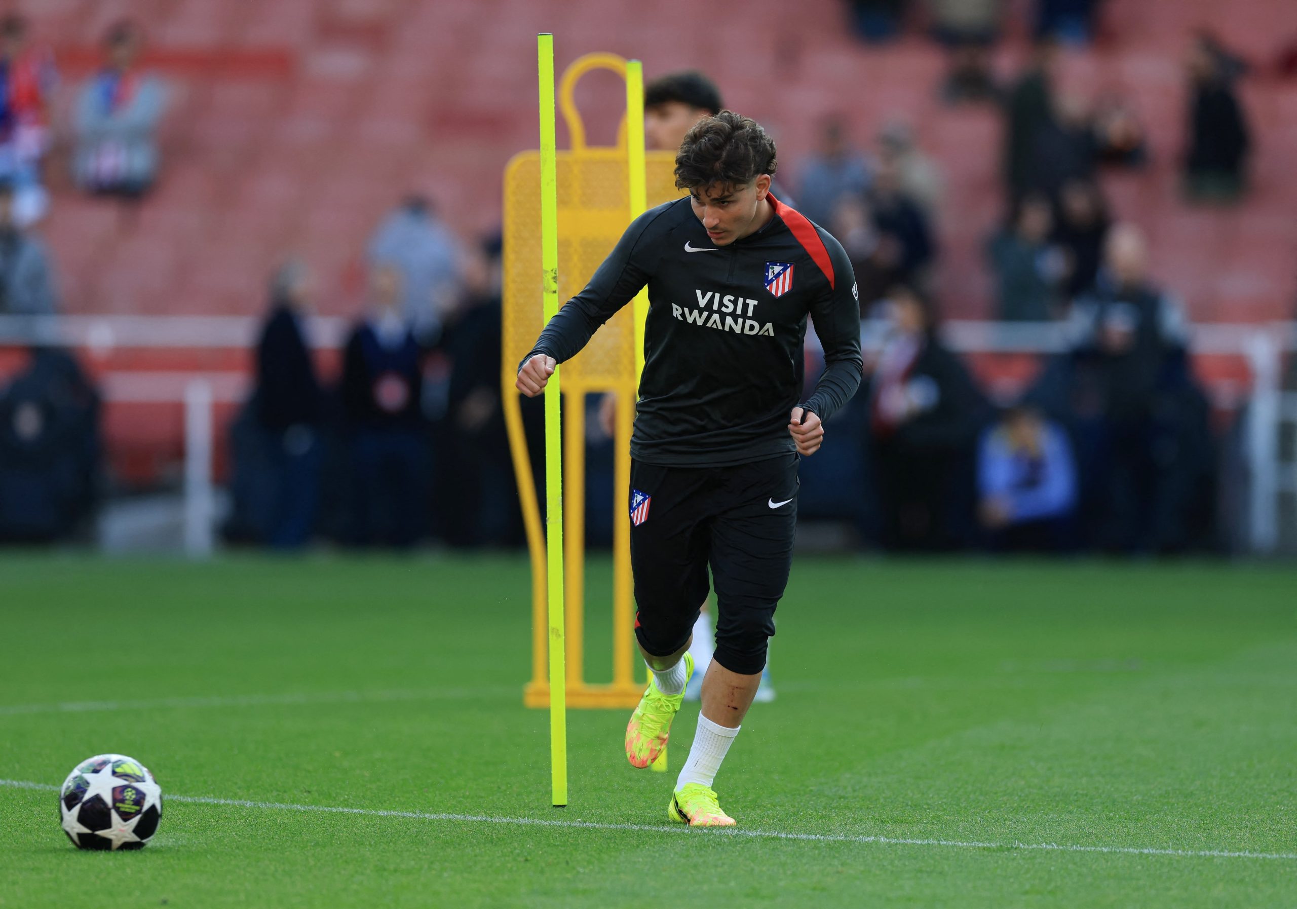 Simeone habló sobre el futuro de Julián Álvarez, quien volverá a entrenarse con el Atlético tras sus vacaciones luego del Mundial (Foto: Reuters)