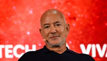El Liverpool vendió el 30% de sus acciones y Jeff Bezos es uno de los nuevos inversores