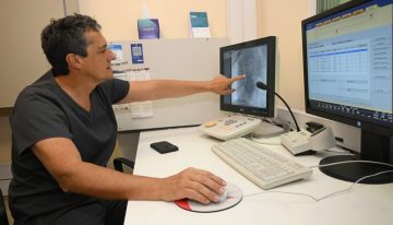 Tenía 49 días de vida, pesaba 2,2 kilos y fue sometido a una cirugía en la aorta inédita en América Latina