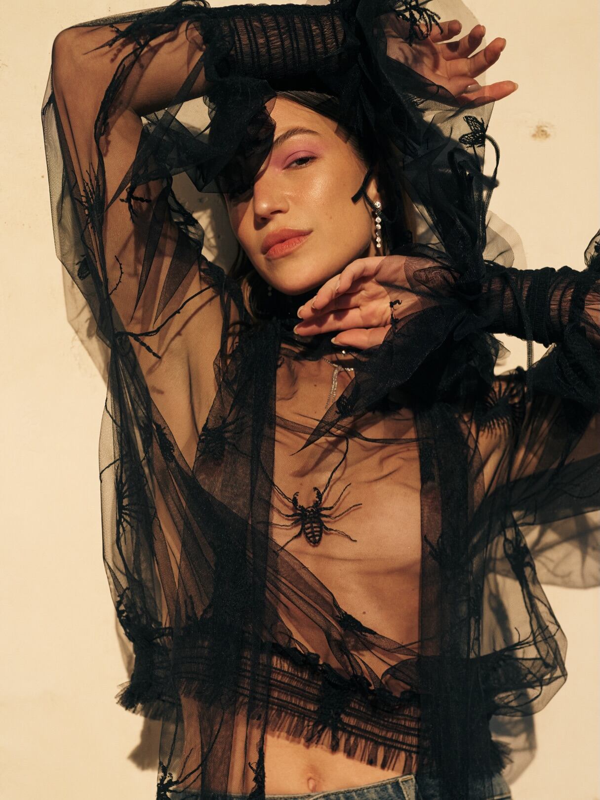 Stefi Roitman confirmó el reinado de las transparencias. (Foto: Andrés García Luján para Numéro)