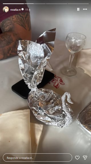 La cantante compartió las postales de su cena porteña (Foto: Instagram @rosalia.vt)
