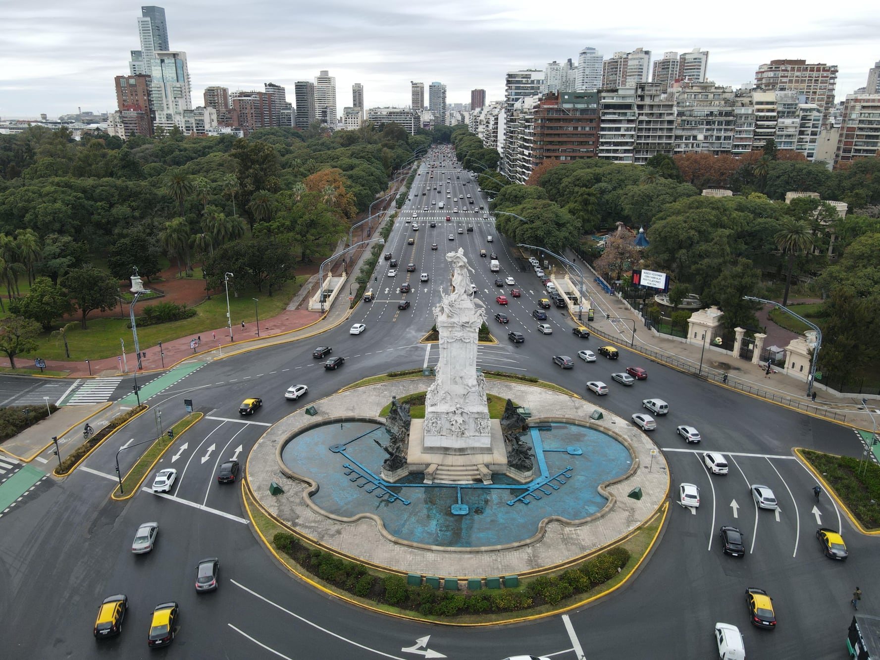 El Monumento de los Españoles, en el cruce de las avenidas del Libertador y Sarmiento, en Palermo, podría ser escenario de una misa de León XIV