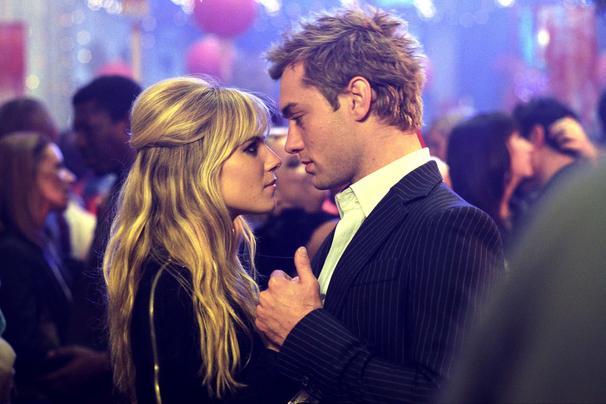 Jude Law y Sienna Miller trabajaron juntos en la película Alfie (2004)