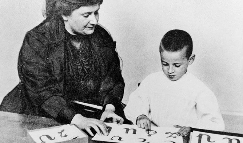 María Montessori, pedagoga italiana: “Nunca ayudes a un niño en una tarea en la que siente que puede tener éxito”
