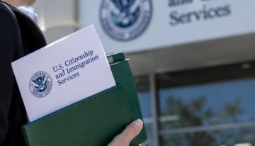 Oficial: la norma de la “carga pública” del Uscis que complica la solicitud de green card a partir del 18 de septiembre