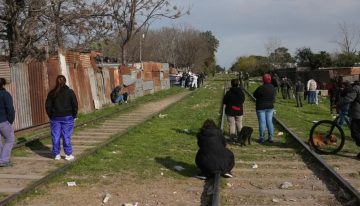 Rosario: encontraron muerto a un hombre junto a las vías, creyeron que fue un accidente y ahora investigan un posible crimen