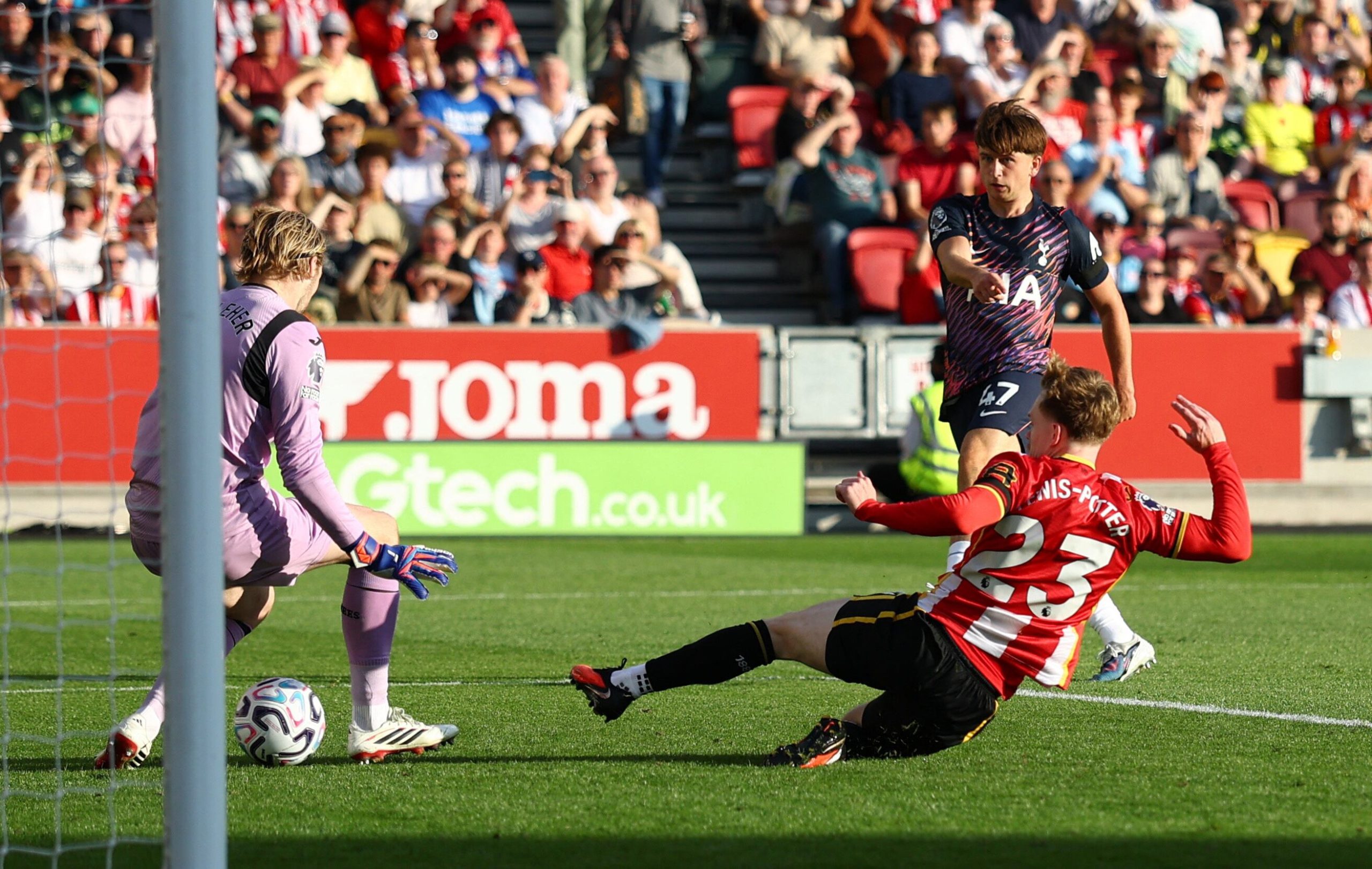 Brentford vs Tottenham por la fecha 1 de la Premier League del 2026.