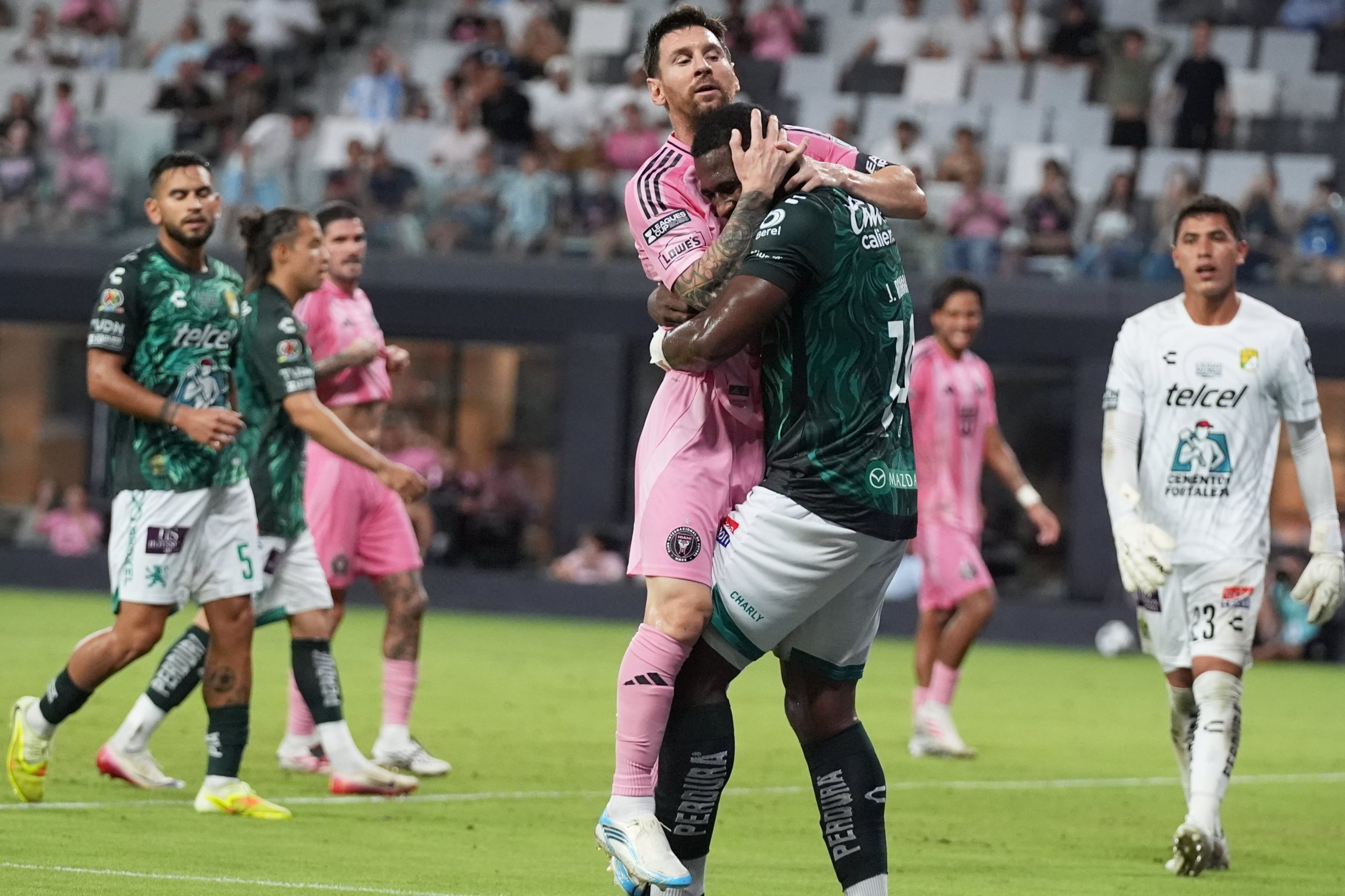 Messi sumó el miércoles pasado sus primeros minutos en cancha tras la muerte de su padre  (AP Foto/Lynne Sladky).