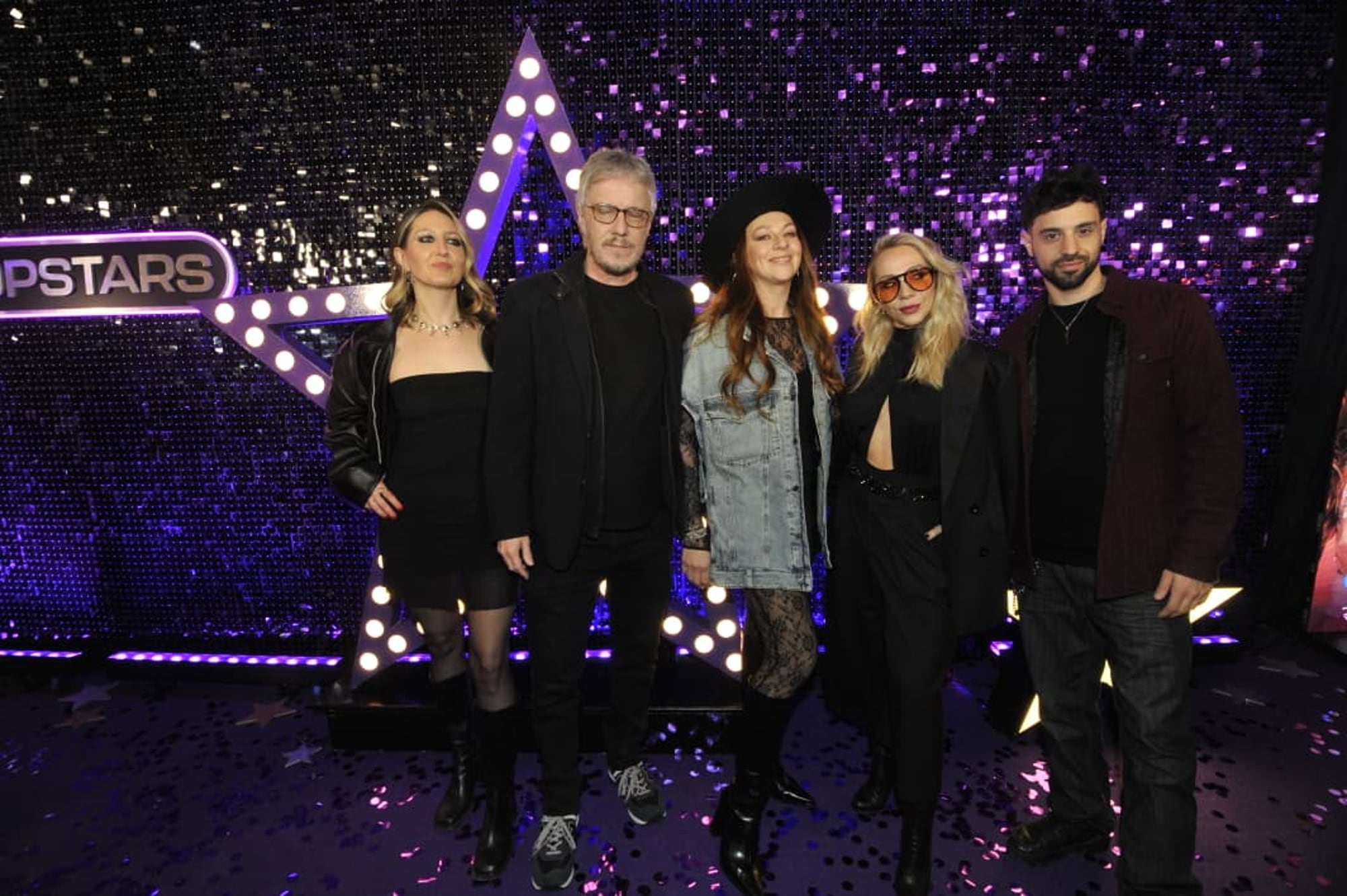 ¡Hay equipo! Los coaches Gabi Besel y Fer Lopez Rossi, productor musical, se sumaron a la foto grupal