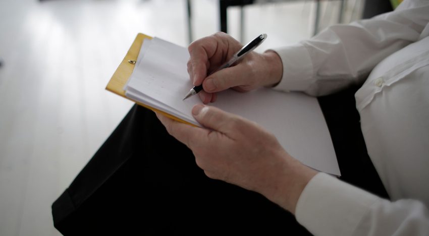 Por qué escribir la lista de compras en papel puede mejorar la concentración, según la psicología