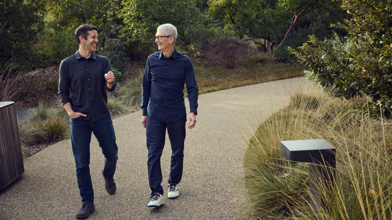 John Ternus —izquierda— reemplazará como CEO de Tim Cook. (Foto: Apple)