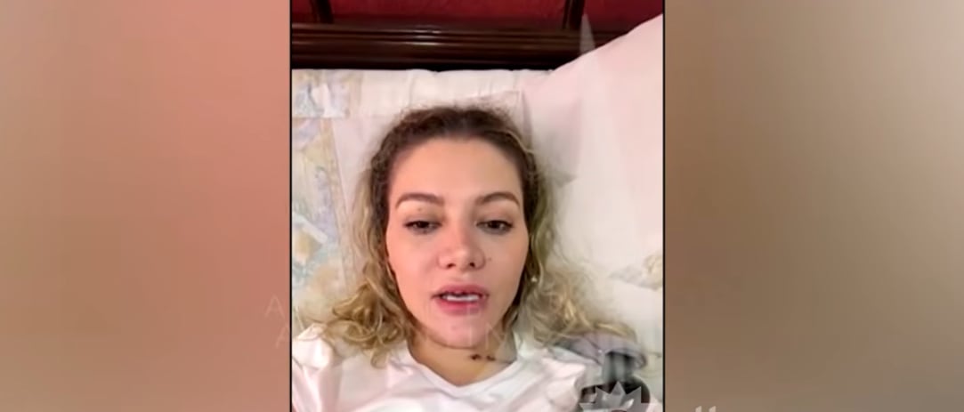 Captura de pantalla de Nadia Beller en su domicilio, durante la entrevista ofrecida al Canal 13.
